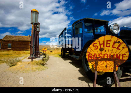 Bodie USA Nord Glen Ellis Falls États-Unis Californie ville fantôme du chercheur d'or Maisons de village homes gas station chariot Banque D'Images