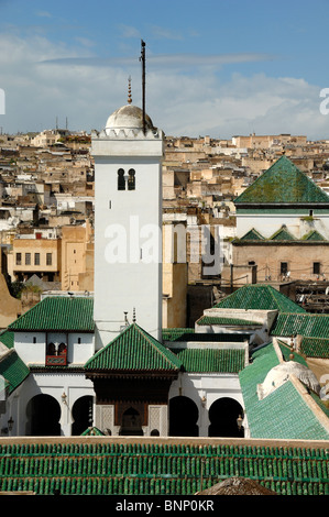 Mosquée Kairaouine, Minaret, Cour et Université arabe ou islamique (F. 859), et vue sur la vieille ville de Fès, Maroc Banque D'Images