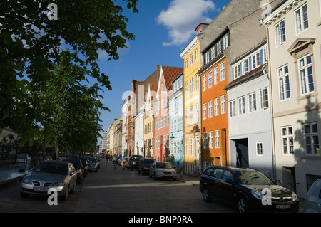 Maisons colorées à Overgaden Four Vandet embankment à Copenhague. Banque D'Images