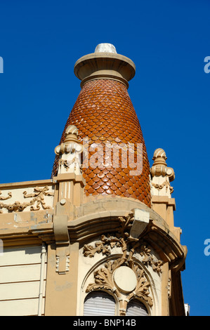 Art nouveau décoratif Tour d'angle ou de pin de la La Reconquista Department Store (1915), par Enrique Nieto, Melilla, Espagne Banque D'Images