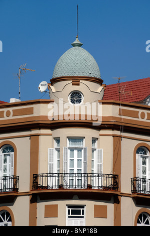 Tour d'angle de l'ancien bureau de poste moderne (1911), du centre-ville, la Plaza de Espana, Melilla, Espagne Banque D'Images