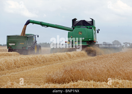 John Deere S690i combine harvester Banque D'Images