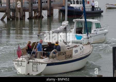 Grand bateau en bois loisirs moteur vieux bois Banque D'Images