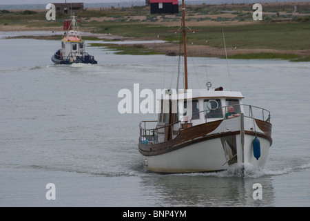 Grand bateau en bois loisirs moteur vieux bois Banque D'Images