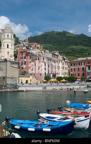 Port de Vernazza sur les Cinque Terre Banque D'Images