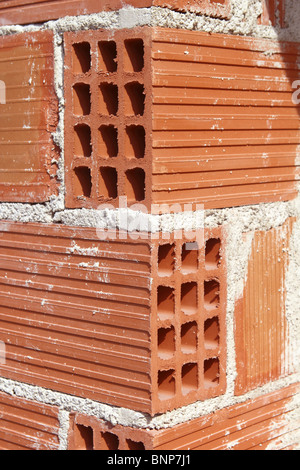 Construction en brique rouge coin creux briques en terre airbrick Banque D'Images