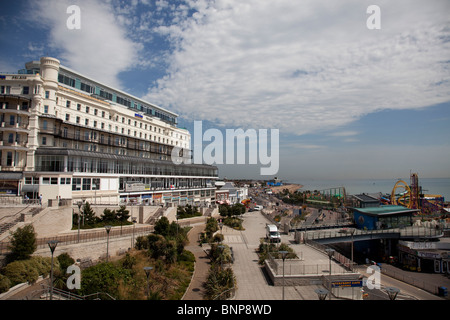 Park Inn Palace Hotel et le front de mer sommaire à Southend-on-sea, Essex. Banque D'Images