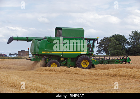 John Deere S690i combine harvester Banque D'Images