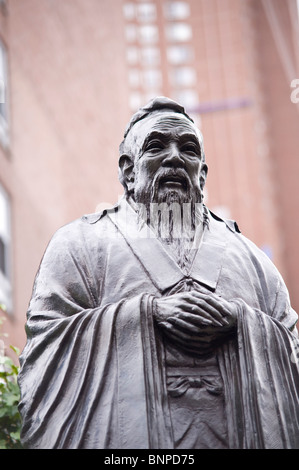 Statue de Confucius, Chinatown, New York, USA Banque D'Images