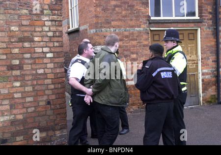 La police arrête un homme UK Banque D'Images
