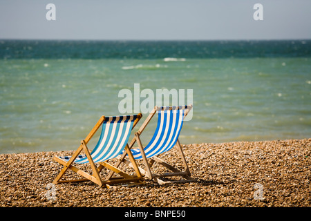 Transats sur la plage Banque D'Images