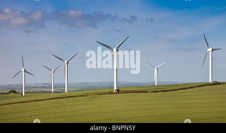 Des turbines de vent près de Truro, Cornwall, UK Banque D'Images