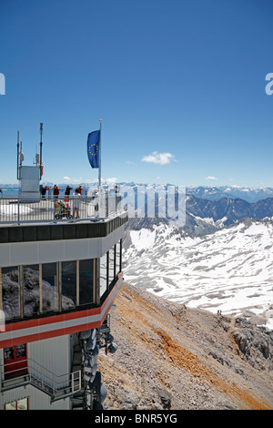 Plate-forme d'observation sur le sommet de la Zugspitze en Bavière, Allemagne Banque D'Images