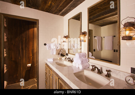Rustique de luxe avec salle de bains Lampes minière à Spa. Banque D'Images