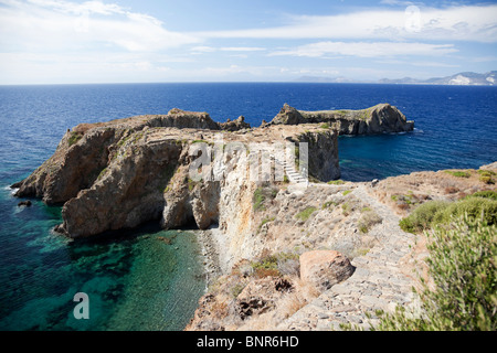 La préhistoire site sur pointe Punta Milazzese situé dans la côte sud de l'île de Panarea Îles Éoliennes. Banque D'Images