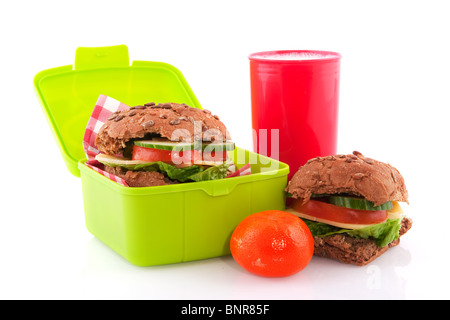 Rempli avec lunch sain rouge brun et des petits pains au lait fruits Banque D'Images