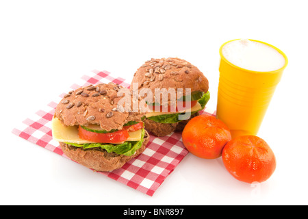 Déjeuner avec repas sain tout petits pains de lait et de fruits Banque D'Images