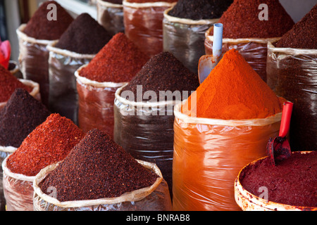 Poivrons rouge célèbre dans le bazar à Sanliurfa, en Turquie Banque D'Images