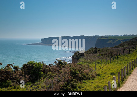 Vue de la Pointe du Hoc,Memorial à l'Est, vers Omaha Beach. Banque D'Images