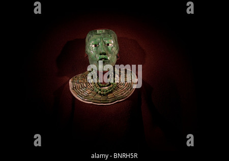 Le masque de jade et les bijoux trouvés dans la tombe de roi Maya Pakal, Musée National d'anthropologie et d'histoire, la ville de Mexico. Banque D'Images