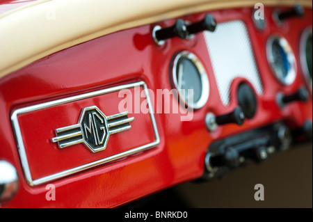 MG MGA 1600 roadster. Intérieur d'une voiture de sport britannique classique Banque D'Images