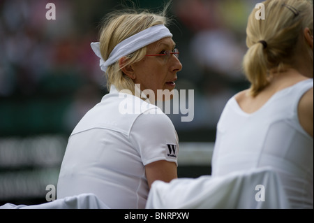 29 juin 2010 : Martina Navratilova USA / Jana Novotna CZE v Conchita Martinez ESP / Nathalie Tauziat FRA. Tournoi international de tennis de Wimbledon qui s'est tenue à l'All England Lawn Tennis Club, Londres, Angleterre. Banque D'Images