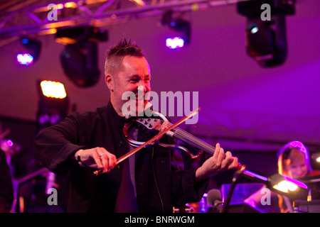 Nigel Kennedy qui se produiront au festival Latitude,Henham Park, Suffolk, Angleterre. Banque D'Images