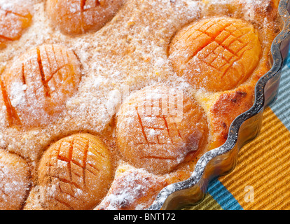 Tarte au fromage cottage avec l'abricot. Banque D'Images