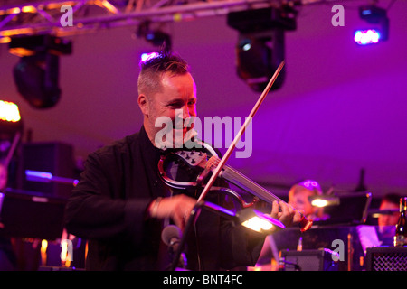 Nigel Kennedy qui se produiront au festival Latitude,Henham Park, Suffolk, Angleterre. Banque D'Images