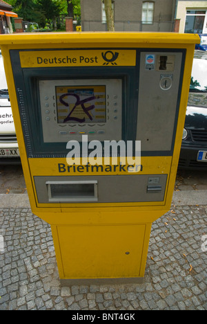 Deutsche Post stamp distributeur automatique kreuzberg Berlin Allemagne Europe de l'ouest Banque D'Images