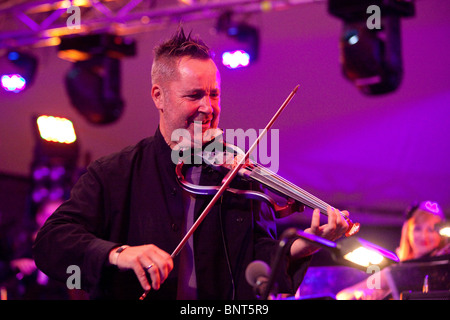 Nigel Kennedy qui se produiront au festival Latitude,Henham Park, Suffolk, Angleterre. Banque D'Images