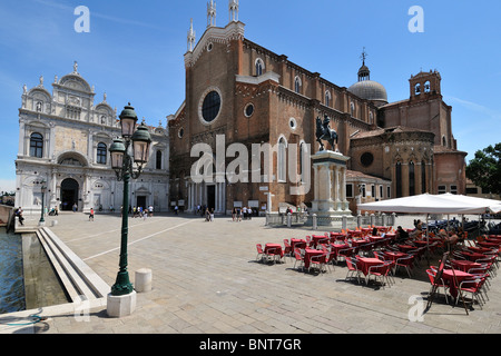 Venise. L'Italie. Campo Santi Giovanni e Paolo, Scuola Grande di San Marco (à gauche) l'église de Santi Giovanni e Paolo (à droite) Banque D'Images