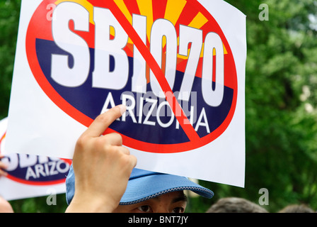 Le "Nous sommes tous Arizona' mars s'est tenue à New York le 29 juillet, Brooklyn-Manhattan, pour protester contre le SB 1070 Loi de l'Arizona. Banque D'Images