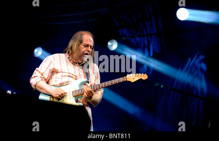 Le guitariste Ray Russell joue sur scène à Vibes du Vines Festival à East Sussex. Photo de Jim Holden. Banque D'Images