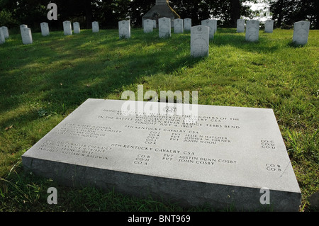 Marquage de cimetière Confederate tombés des soldats du CSA 1863 Tebbs Bend guerre civile, le long de la rivière Green, KY. Banque D'Images