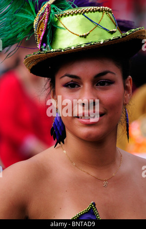 Portrait d'une danseuse au Carnaval del Pueblo, London, England, UK Banque D'Images