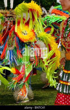 La danse indienne et la robe à franges à Grand l'entrée d'un Pow-wow des Six Nations de la rivière Grand (Ontario) Canada Banque D'Images