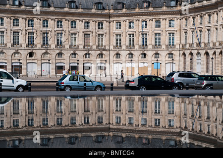 Le miroir de l'eau en face de la place de la Bourse, Bordeaux, France Banque D'Images