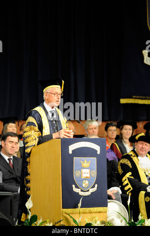 Sir Peter Edward Middleton GCB Chancelier de l'Université de Sheffield, à la cérémonie de remise des diplômes 2010 Banque D'Images