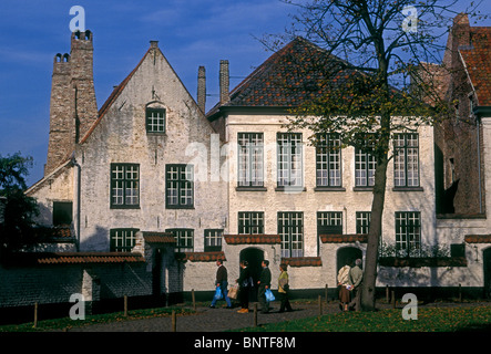 Le béguinage, begijnhof, béguine house, ordre des bénédictins, 13e siècle, monastère, musée, ville de Brugge, bruges, Flandre occidentale province, Belgique Banque D'Images