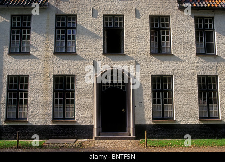 Le béguinage, begijnhof, béguine house, ordre des bénédictins, 13e siècle, monastère, musée, ville de Brugge, bruges, Flandre occidentale province, Belgique Banque D'Images