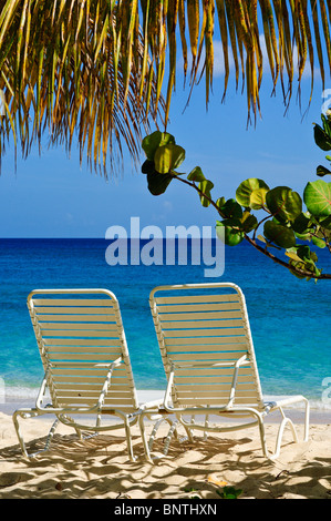 Chaises de plage sur la plage de Grand'Anse La Grenade Banque D'Images