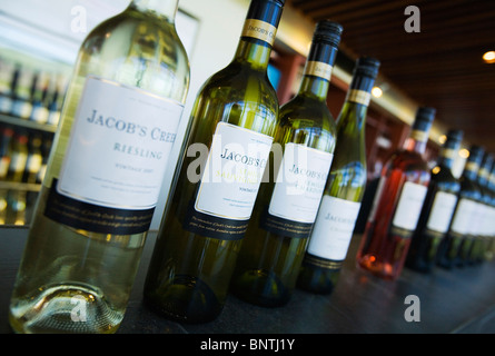 Vins de différents styles et de millésimes au Jacobs Creek Visitor Centre - Barossa Valley, Australie du Sud, Australie. Banque D'Images