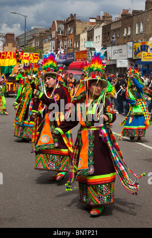 La danse des femmes boliviennes Carnaval del Pueblo 2010, Londres, Royaume-Uni Banque D'Images