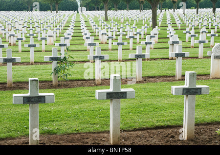 Cimetière militaire français Dompierre-Becquincourt Somme France Banque D'Images