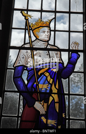 Vitraux de Hugh Ray Easton (1906-1965) représentant St Edward le confesseur, église St Denys, Little Compton, Warwickshire Banque D'Images