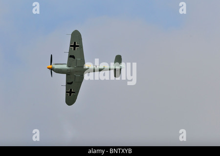 Hispano HA-1112 Buchon 10 Jaune Banque D'Images