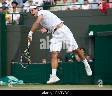 Rafael Nadal (ESP) en action au cours de la Tennis de Wimbledon 2010 Banque D'Images