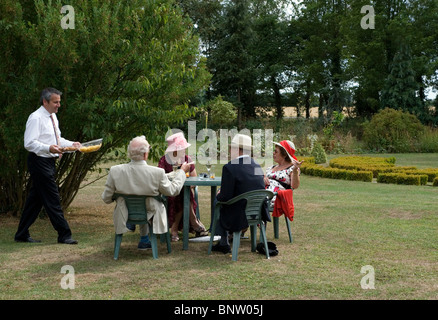 Garden party à la Warwick House, Easton Lodge, peu d'Easton, Dunmow,Essex comme Brian et Diana Creasey quitter leur maison bien-aimé de Banque D'Images