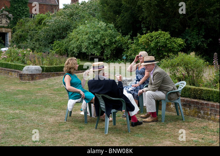 Garden party à la Warwick House, Easton Lodge, peu d'Easton, Dunmow,Essex comme Brian et Diana Creasey quitter leur maison bien-aimé de Banque D'Images